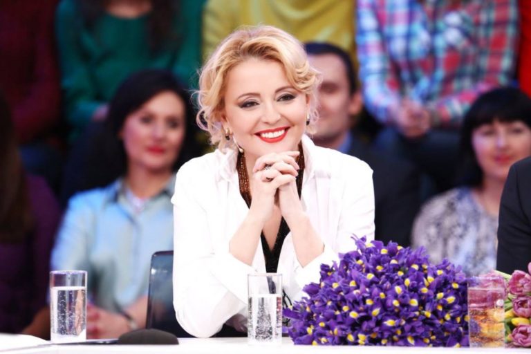 Әйелдің қынаптан сперматозоидты шашыратқаны туралы HD түсірілімі.