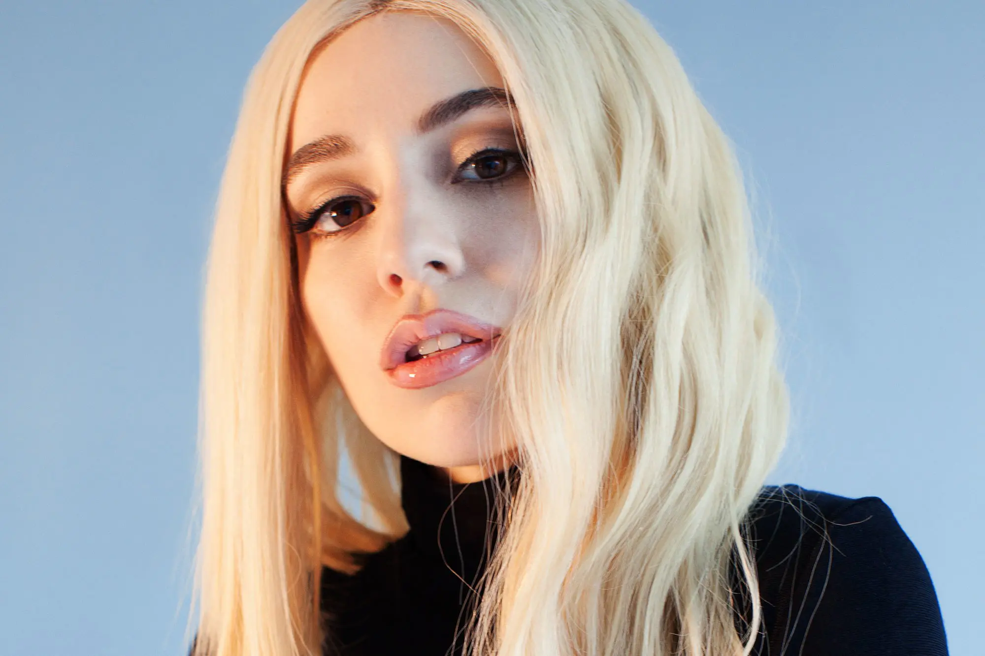 Песня ava max. Ava Max 2021. Ava Max 2020. Эйва Макс 2020. Эйва Макс певица.