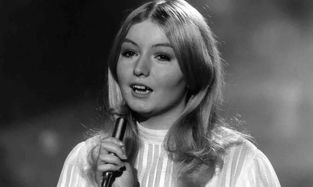 Mary Hopkin (Мэри Хопкин): Bioграфия певицы