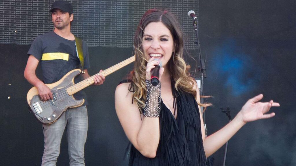 La Oreja de Van Gogh biography portrait — performing live at Rock in Rio Madrid.
