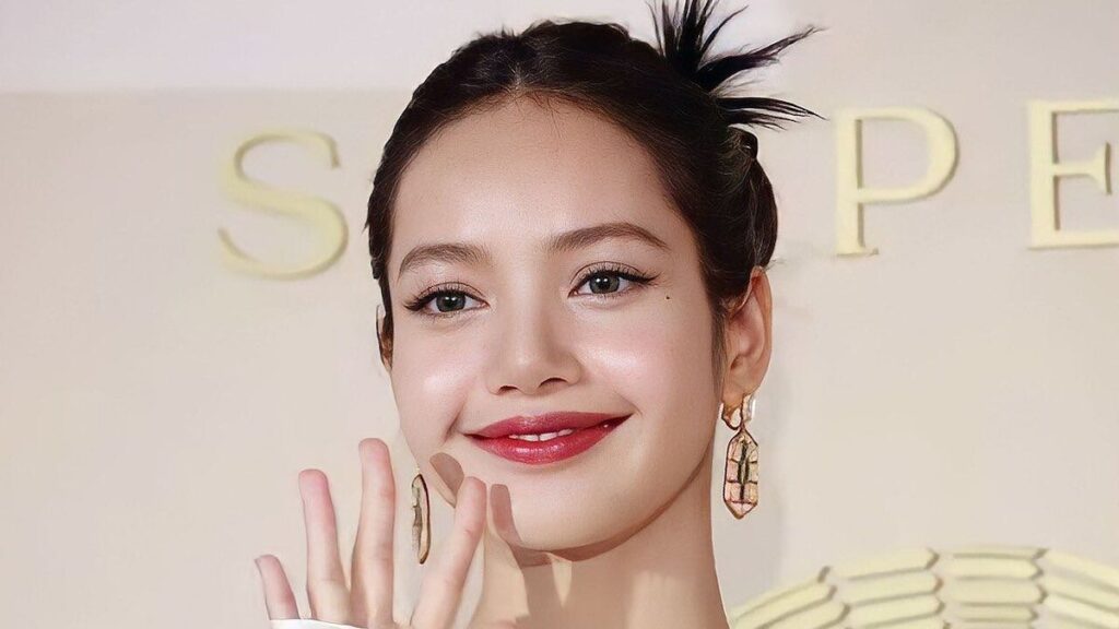 Lisa biography portrait — posing for BULGARI event in June 2023.