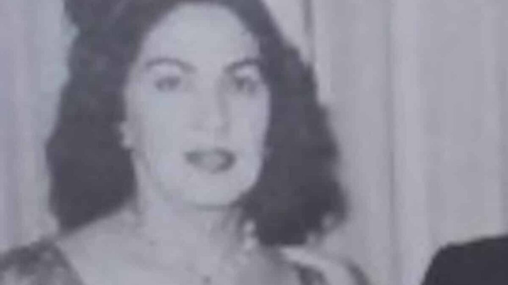 Consuelo Velázquez biography portrait — the author of Bésame mucho.