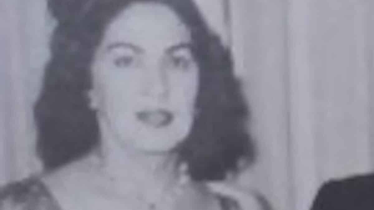 Consuelo Velázquez (Консуэло Веласкес): Биография композитора