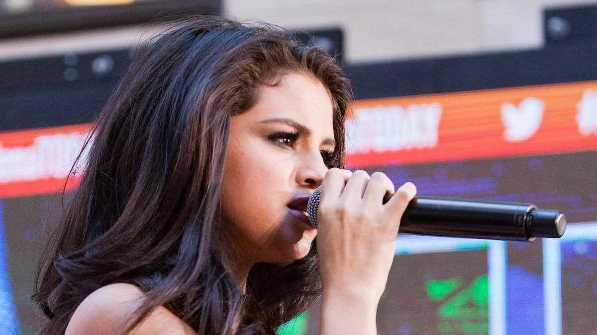 Selena Gomez (Селена Гомес): Биография певицы