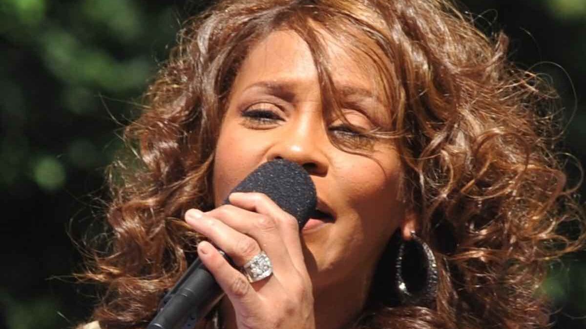 Whitney Houston (Уитни Хьюстон): Биография певицы