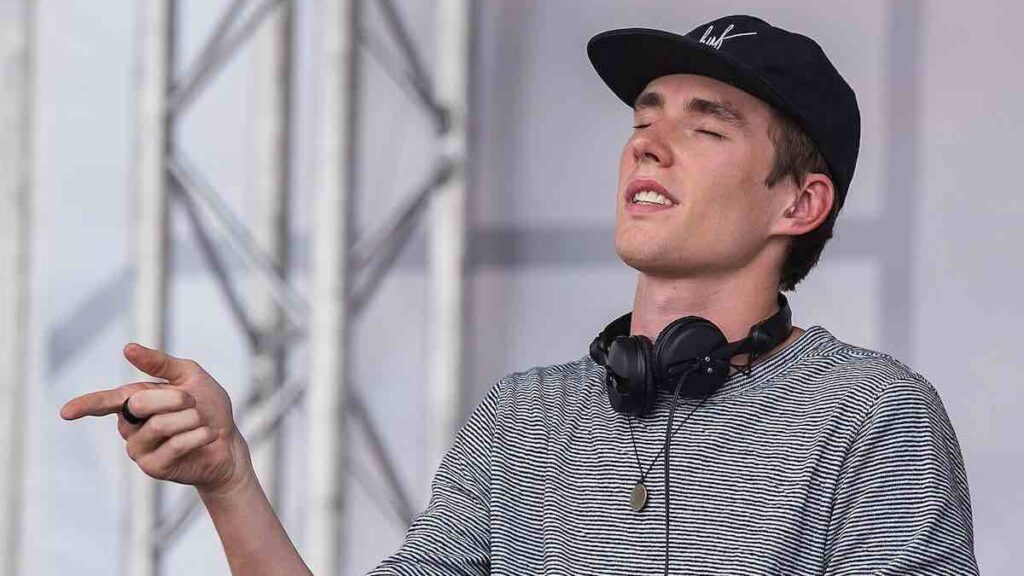 Lost Frequencies biography portrait — performing on stage at the Open Beatz Festival in 2016.